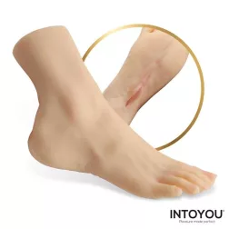   IntoYou – realisztikus lábfej maszturbátor punci nyílással (világos bőrszín) 
