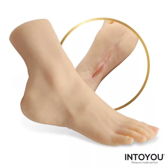 IntoYou – realisztikus lábfej maszturbátor punci nyílással (világos bőrszín) 
