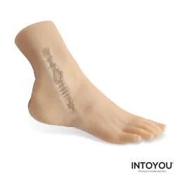   IntoYou – realisztikus lábfej maszturbátor punci nyílással (világos bőrszín) 